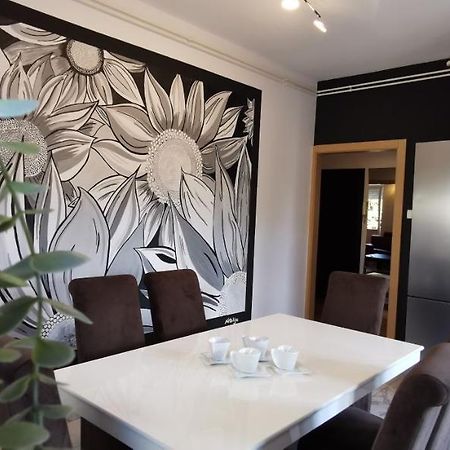 Apartman Wolf วาราชดีน ภายนอก รูปภาพ
